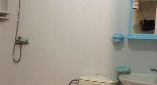 Гостевой дом Biruza Hotel Анапа Двухместный номер с 2 отдельными кроватями и душем-2